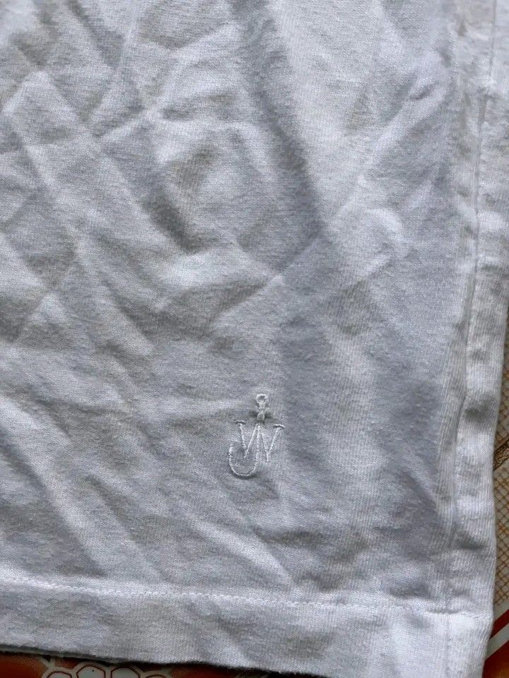 UNIQLO (Category: Activewear) located in Bauko. Submitted by vayne123_turtle (Listing ID 1448428878, Image 3). Description: uniqlo white tee small - medium excellent condition.