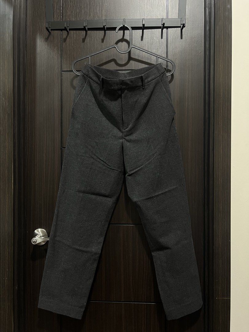 Uniqlo Dark Gray Slacks (Category: Other Bottoms) located in Quezon City. Submitted by ccloset.cleanup (Listing ID 1448343301, Image 1). Description: Waist 63-69cm Hip 88-94cm 100% AUTHENTIC 💛 ❌ I WILL NOT REPLY TO LOW BALLERS 📣NO WHEN WORN PHOTOS, since flat-lay measurements are provided 🛵Mode of Delivery: Only Lalamove, Grab, or Angkas *Booking & Shipping fees, booked and shouldered by the Buyer* 💰Mode of Payment: GCash or Bank Transfer (BD