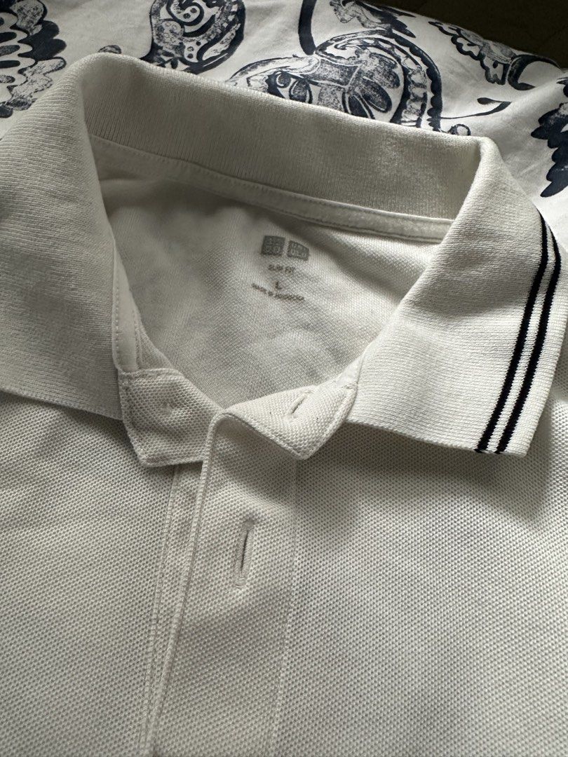 Uniqlo polo shirt (Category: Tshirts & Polo Shirts ) located in Quezon City. Submitted by heiressofpersia80 (Listing ID 1420679877, Image 2). Description: - Uniqlo polo shirt - Off-white color - Size: Large (fits Medium) - Slim fit design - Striped accents on sleeves - Condition: 4/5 .
