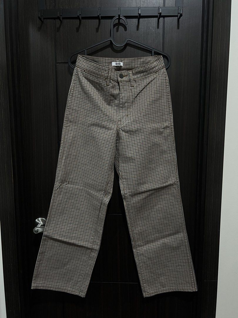 Uniqlo Printed Pants (Category: Other Bottoms) located in Quezon City. Submitted by ccloset.cleanup (Listing ID 1448342203, Image 1). Description: Waist 64cm Hip 91cm 100% AUTHENTIC 💛 ❌ I WILL NOT REPLY TO LOW BALLERS 📣NO WHEN WORN PHOTOS, since flat-lay measurements are provided 🛵Mode of Delivery: Only Lalamove, Grab, or Angkas *Booking & Shipping fees, booked and shouldered by the Buyer* 💰Mode of Payment: GCash or Bank Transfer (BDO or BPI)
