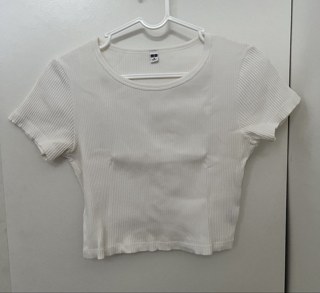 Uniqlo Ribbed Cropped Tops (Category: Shirts) located in Makati City. Submitted by lfaaaaa (Listing ID 1448332434, Image 3). Description: 100 each.