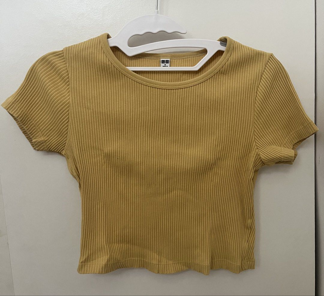 Uniqlo Ribbed Cropped Tops (Category: Shirts) located in Makati City. Submitted by lfaaaaa (Listing ID 1448332434, Image 2). Description: 100 each.