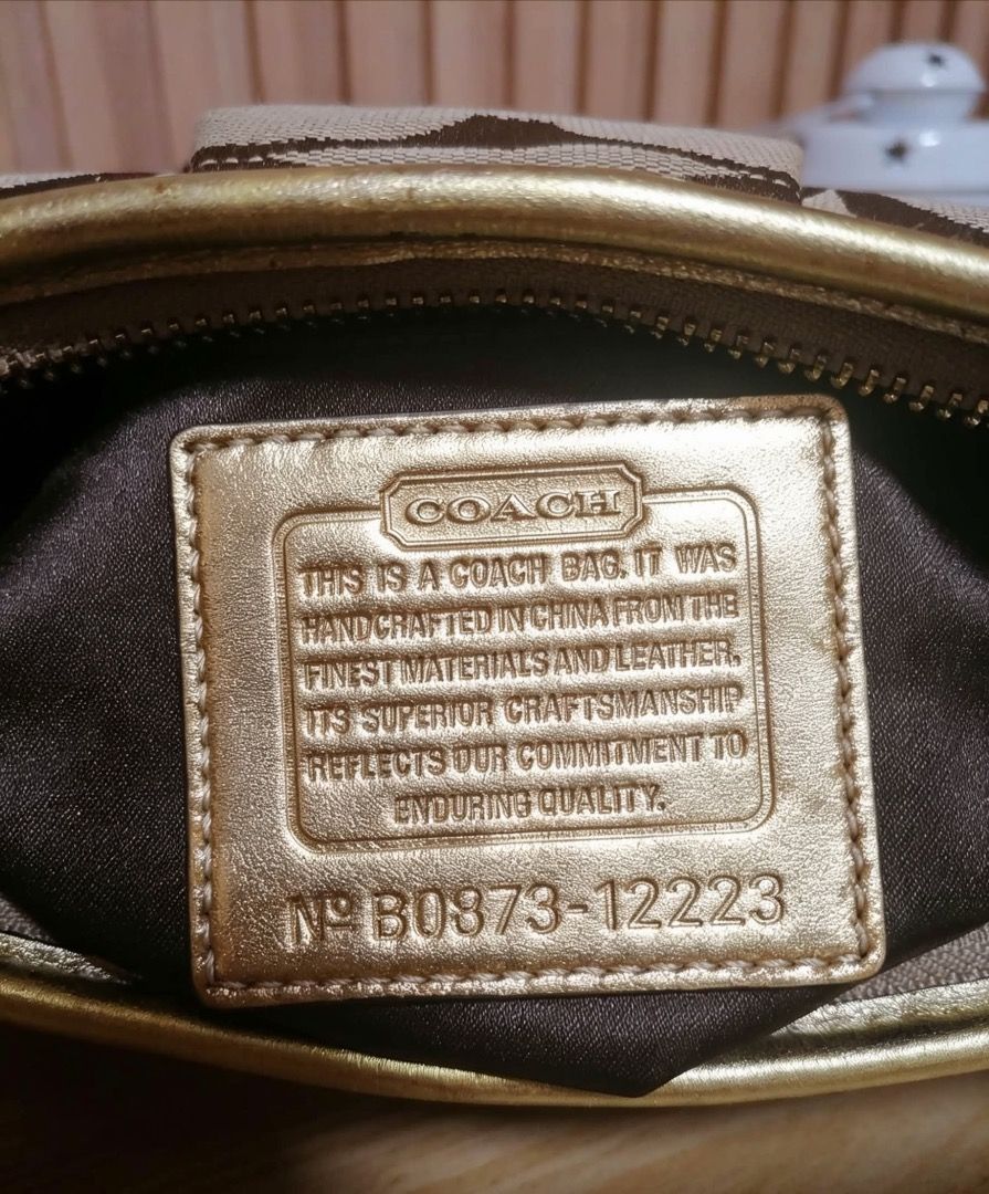 Vintage Coach Ergo Hobo Bag (Category: Luxury Bags & Wallets) located in Taguig. Submitted by krizza21 (Listing ID 1448458931, Image 2). Description: Selling this VIntage Coach ergo (super good condition) Pm for more details No to bogus buyer .