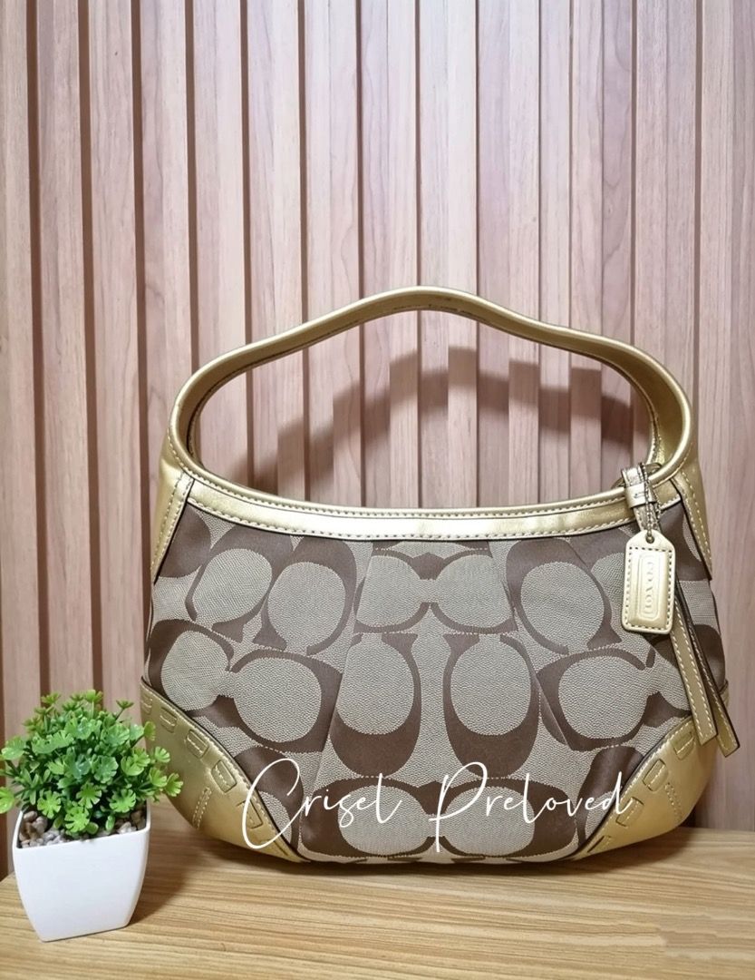 Vintage Coach Ergo Hobo Bag (Category: Luxury Bags & Wallets) located in Taguig. Submitted by krizza21 (Listing ID 1448458931, Image 1). Description: Selling this VIntage Coach ergo (super good condition) Pm for more details No to bogus buyer .