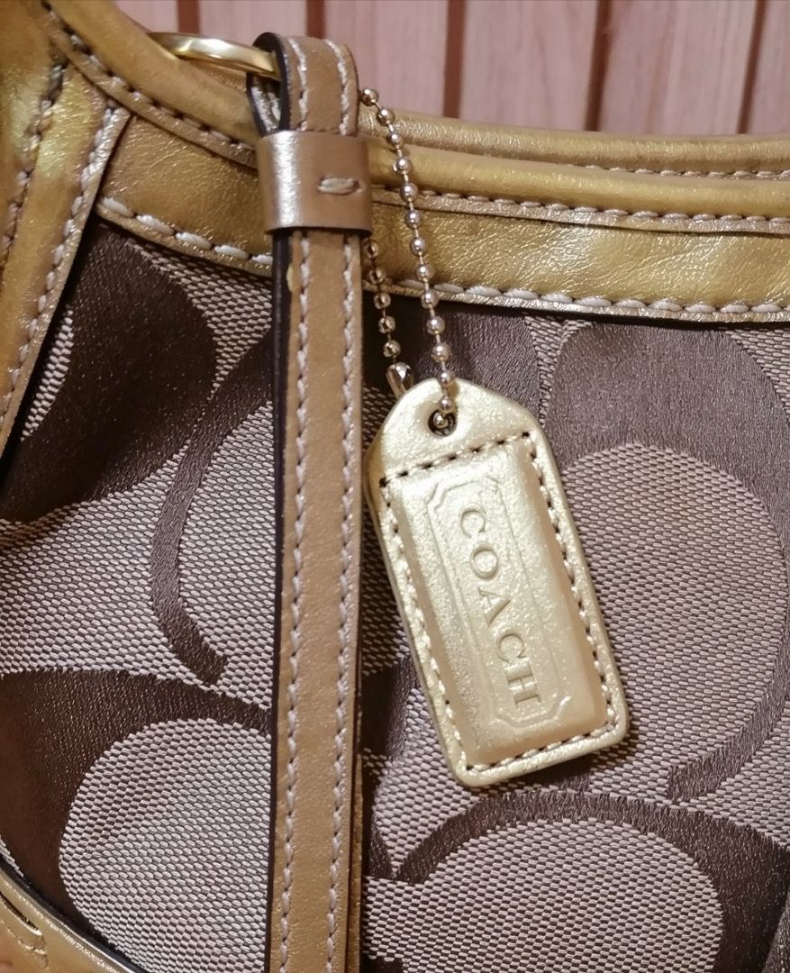 Vintage Coach Ergo Hobo Bag (Category: Luxury Bags & Wallets) located in Taguig. Submitted by krizza21 (Listing ID 1448458931, Image 3). Description: Selling this VIntage Coach ergo (super good condition) Pm for more details No to bogus buyer .