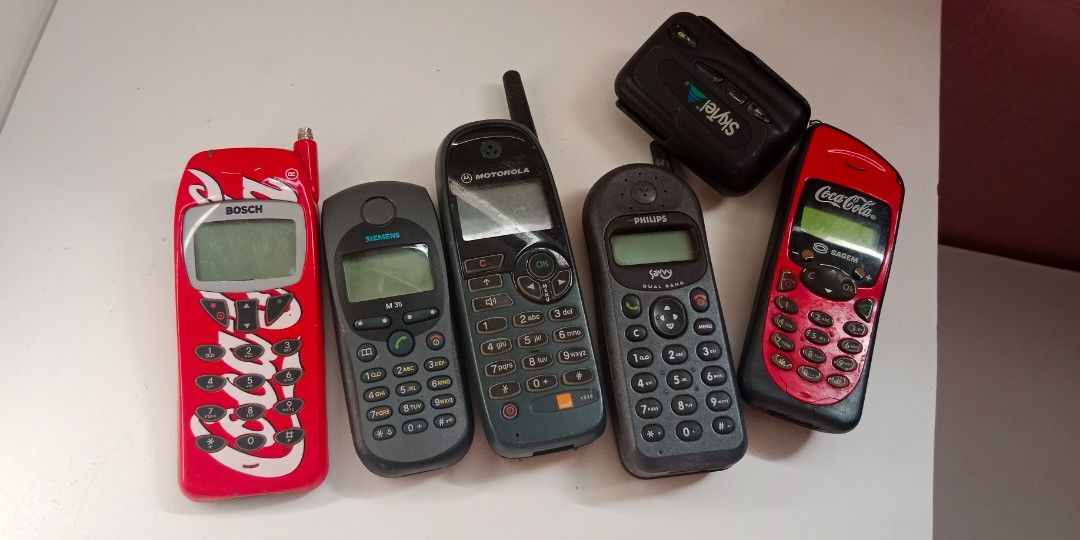 Vintage Untested old phones for take all (Category: Early Generation Mobile Phones) located in Bulacan. Submitted by Shoppe.Ups (Listing ID 1448355696, Image 1). Description: what you see is what you get meetups: guiguinto plaridel bulacan - J&T *(Payment First) - LBC COP/COD *(payment first for shipping fee only) -pickup / lalamove *mop: via gcash pm for interested.