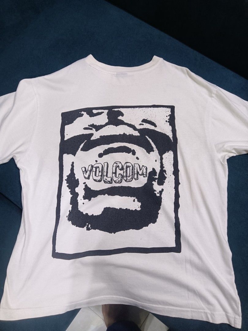 Volcom (Category: Tshirts & Polo Shirts) located in Kuala Lumpur. Submitted by lubuk_xl (Listing ID 1448408908, Image 3). Description: - Brand: Volcom - Color: White - Size: L & XL - Features a graphic print on the back - Suitable for casual wear.