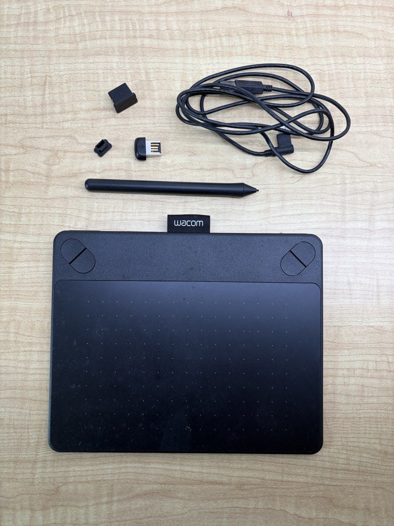 Wacom Intuos Comic Creative Pen & Touch Tablet (Category: Windows) located in Manila. Submitted by polipocket (Listing ID 1448295674, Image 2). Description: - Wacom Intuos Comic pen and touch tablet - Ideal for digital comics, manga, and animation - Includes pen and USB cable - Free comic pack included - Gifted in 2016 but barely used .