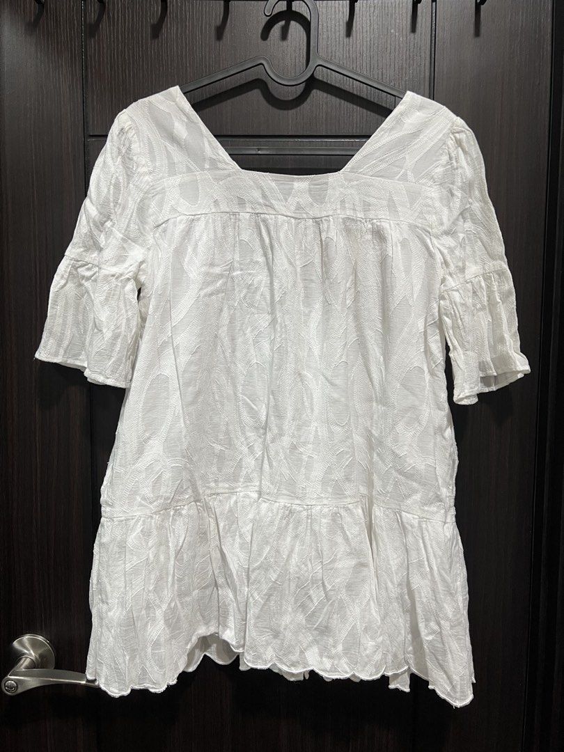 White Top Dress (Category: Dresses) located in Quezon City. Submitted by ccloset.cleanup (Listing ID 1448336588, Image 2). Description: No missing buttons. Has pockets Cute as a coverup, mini dress and top!! ❌ I WILL NOT REPLY TO LOW BALLERS 📣NO WHEN WORN PHOTOS, since flat-lay measurements are provided 🛵Mode of Delivery: Only Lalamove, Grab, or Angkas *Booking & Shipping fees, booked and shouldered by the Buyer* 💰Mode of Payment: GCash or Ban