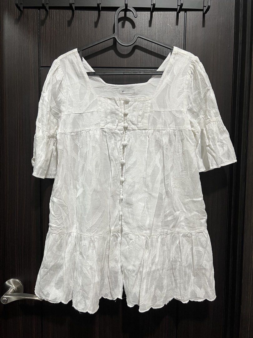 White Top Dress (Category: Dresses) located in Quezon City. Submitted by ccloset.cleanup (Listing ID 1448336588, Image 1). Description: No missing buttons. Has pockets Cute as a coverup, mini dress and top!! ❌ I WILL NOT REPLY TO LOW BALLERS 📣NO WHEN WORN PHOTOS, since flat-lay measurements are provided 🛵Mode of Delivery: Only Lalamove, Grab, or Angkas *Booking & Shipping fees, booked and shouldered by the Buyer* 💰Mode of Payment: GCash or Ban