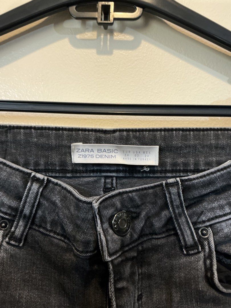 Zara Basic Z1975 Denim Grey Skinny Jeans (Category: Jeans) located in Quezon City. Submitted by shopabilitymnl (Listing ID 1448388322, Image 2). Description: - Zara Basic Grey Skinny Jeans - Z1975 Denim Style - Raw hem detail at the ankle - Size: 36 EU / UK 10 / US 4 - Made in Turkey - Perfect staple piece for any wardrobe.