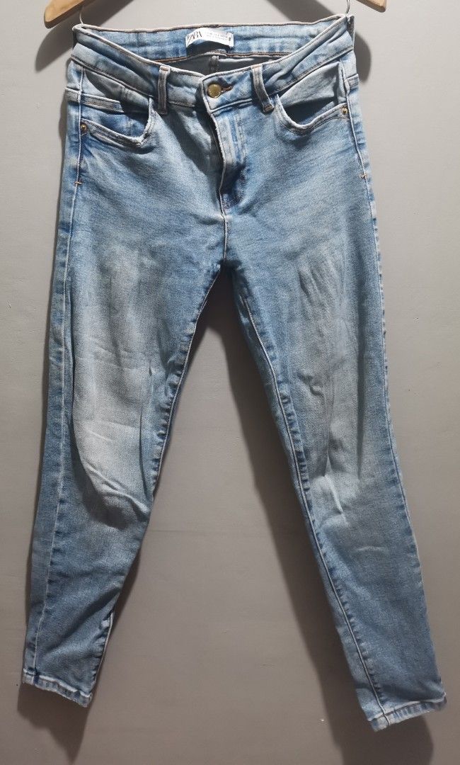 ZARA Light Wash Denim Jeans (Category: Jeans) located in Quezon City. Submitted by heybailey (Listing ID 1448302427, Image 1). Description: DIMENSIONS WAIST: 14-16 inches or size 30-32 LENGTH: 36 inches - ZARA light wash denim jeans - Size: EUR 38, USA 6, MEX 28 - Features a classic button fly - Comfortable fit for everyday wear - Made in Bangladesh - Selling as is.
