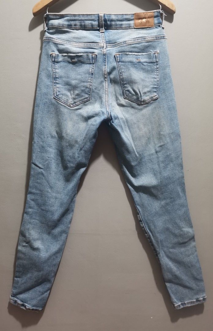 ZARA Light Wash Denim Jeans (Category: Jeans) located in Quezon City. Submitted by heybailey (Listing ID 1448302427, Image 3). Description: DIMENSIONS WAIST: 14-16 inches or size 30-32 LENGTH: 36 inches - ZARA light wash denim jeans - Size: EUR 38, USA 6, MEX 28 - Features a classic button fly - Comfortable fit for everyday wear - Made in Bangladesh - Selling as is.