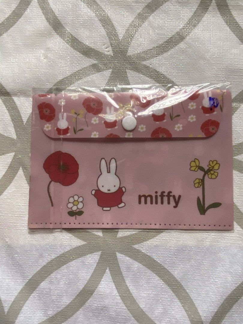 Floral Pink Miffy Mini Envelope with Back Compartment (Category: Other Stationery & Craft) located in Iba. Submitted by yunqiz (Listing ID 1448625288, Image 1). Description: 200 ea, 350 for both 17x11.5 cm.