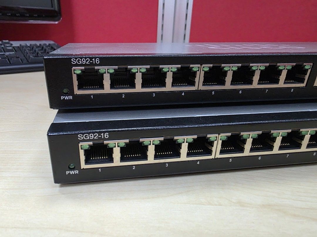 2x Cisco SG92-16 16-Port Gigabit Network Switches