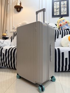 (Category: ) located in . Submitted by mrandmsluggages (Listing ID 1448661147, Image 1). Description: .