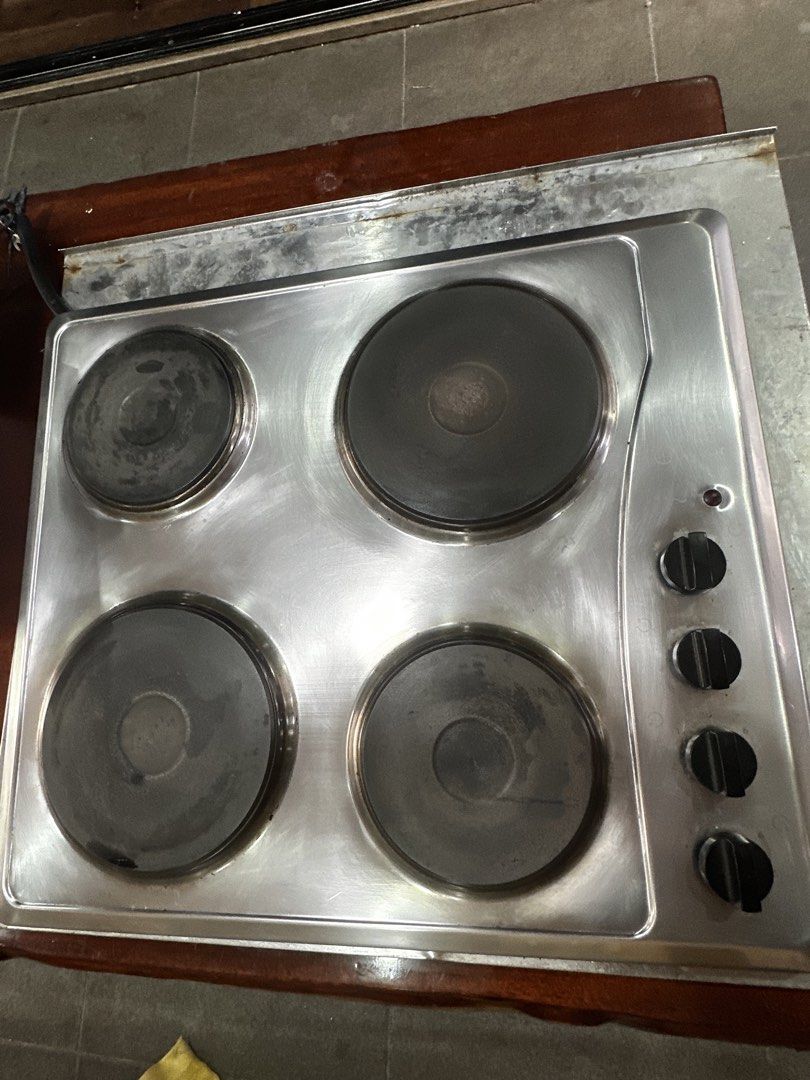 4-Burner Electric Cooktop with Integrated Range Hood (Category: Cookers) located in Apalit. Submitted by aclyd (Listing ID 1448527353, Image 2). Description: - Complete kitchen upgrade set: 4-burner electric cooktop and integrated range hood. - Cooktop features 4 circular heating elements and 4 easy-to-use control knobs. - Range hood includes a durable metal filter and a powerful motor. - Compact size: Approximately 23x20 inches, ideal for most k