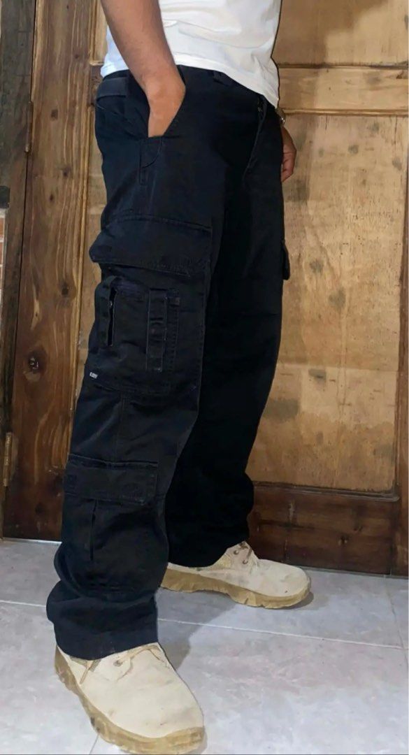 5.11 TACTICAL CARGO PANTS (Category: Jeans) located in Dumaguete. Submitted by gearhuntph (Listing ID 1448603342, Image 2). Description: 5.11 TACTICAL CARGO PANTS ACTUAL WAISTLINE 15 FIT TO SIZE 30-32 STRETCHABLE WAISTLINE LENGTH 37.5 THIGH 12 LEG OPENING 8.8 near 9 HEIGHT REFERENCE 5’4 BEST FIT SA 5’5 PATAAS EXCELLENT CONDITION UNLI VC/VOUCH FOR SAFETY TRANSACTIONS 1500.