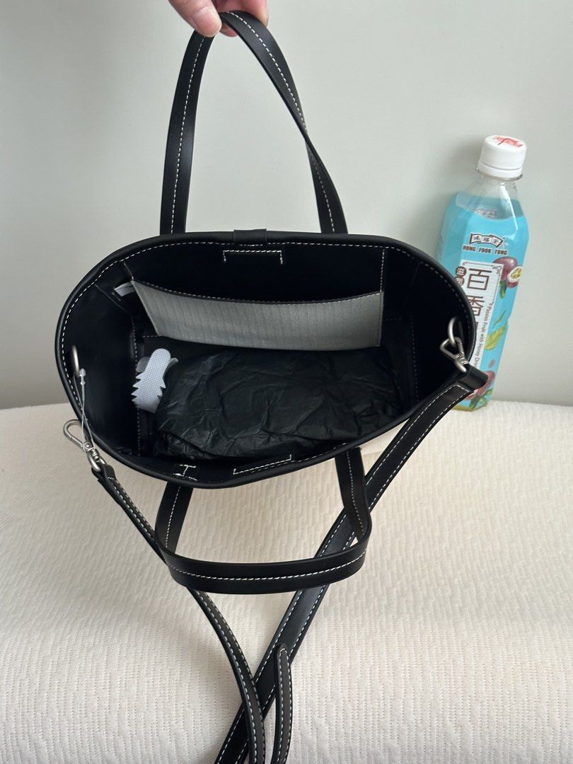 手袋 （分類：Tote Bags）位於 Hong Kong。 由 jinglingcheung 提交（商品編號 1448592956，圖片 3）。簡介： 全新，夏天恩物。