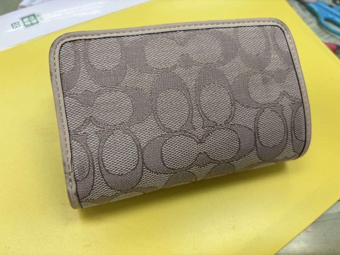 由 kitty______kitty (刊登 ID 1448570754，圖片 2) 提交，位於 屏東縣 (Pingtung) 的 正品 coach 中夾 (類別：錢包、皮夾)，說明：。