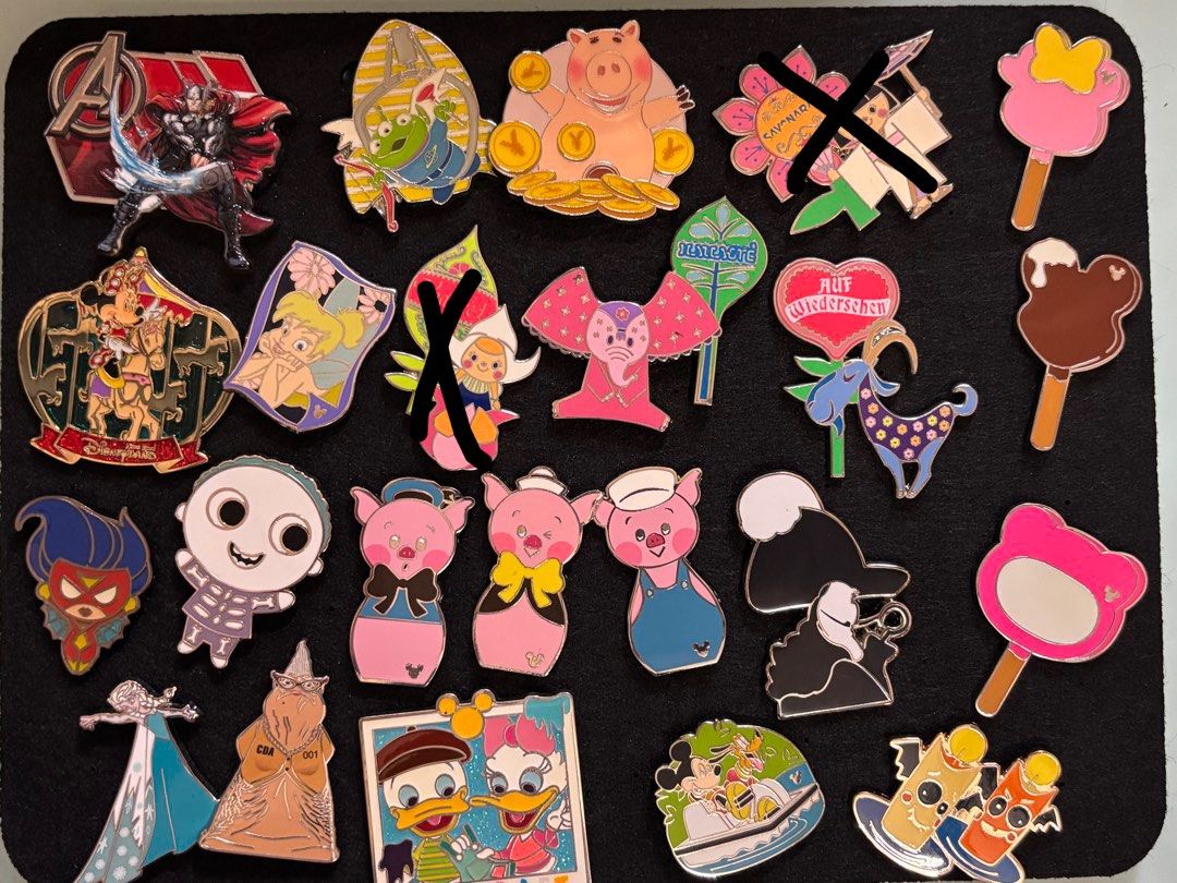 迪士尼襟章 Disney pin 交換徽章 Disney pins trading （分類：動漫角色周邊）位於 Hong Kong。 由 sindyng 提交（商品編號 1446971554，圖片 3）。簡介： $25一個， 全場滿$50包平郵， 全場滿$300包順豐快遞。 大部分在樂園交換而來，完美主義者勿拍。 每個徽章背面也有pin trading logo，可在樂園交換。 可截圖圈出想要的pin，再傳圖 先入數先hold貨。