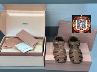 (Category: ) located in . Submitted by shoes.locker (Listing ID 1448634225, Image 1). Description: .