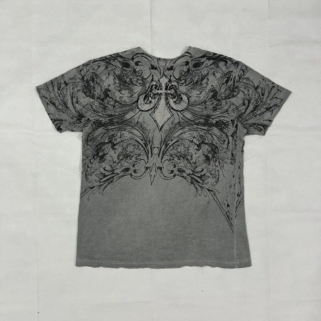 Affliction Homage Light Gray Tee (tags: AFFLICTION, TAPOUT, MMA ELITE, SOUTHPOLE, JNCO, GRUNGE, METAL MULISHA, XZAVIER, XTREME COUTURE, Y2K, ALTERNATIVE, BAGGY, CYBERCORE, KARL KANI, SEAN JOHN, ARCHAIC, RAW STATE, OAKLEY, SKATE) (Category: Tshirts & Polo Shirts ) located in Cavite. Submitted by itsayaaa (Listing ID 1448676447, Image 2). Description: .