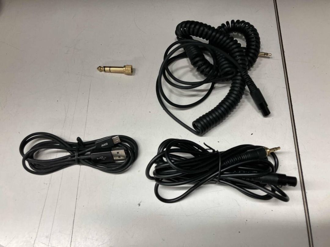 AKG K371-BT-Y3 (Category: Headphones & Headsets) located in Quezon City. Submitted by ge.al.ta (Listing ID 1448589121, Image 3). Description: Based on the 32Ω impedance, Bluetooth 5.0, high-res 5Hz–40kHz range, and UHQ codec, these specs point to a premium pair of wireless studio/audiophile headphones (similar to the AKG K361-BT/K371-BT or Samsung/AKG premium lines). Because the headband has notable wear, pricing it fairly and being transparent a