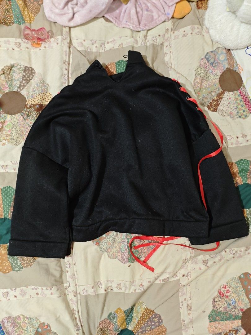 Anime Kitsune Fox Harajuku Oversized Sweatshirt, Jacket, Top (Category: Longsleeves) located in Lapu Lapu. Submitted by plurffle (Listing ID 1448497333, Image 3). Description: Been used once lang, and then stored in a closet for years. Good as new. Size XXL according to original listing para oversized, thick material, loose fitting, wide sleeves, small turtleneck, and adjustable ties on the sleeves. RFS: Left in storage 🥲.