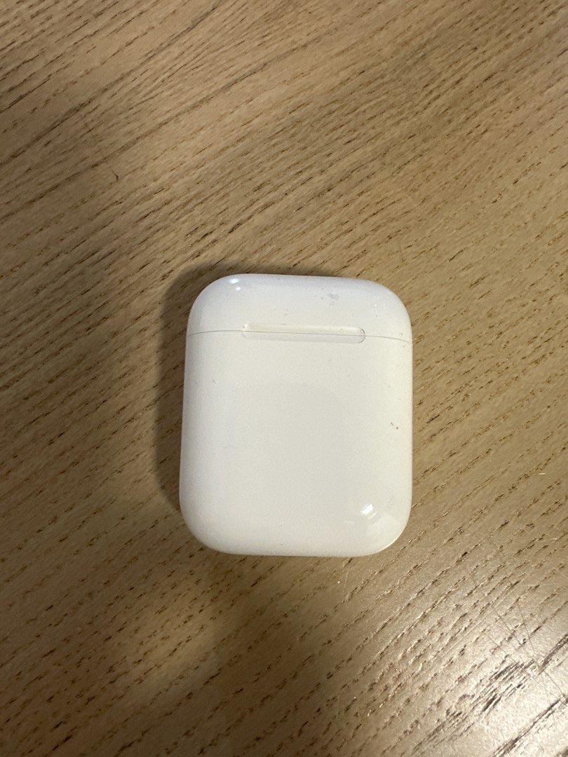 Apple AirPods Charging Case (2nd Gen)
