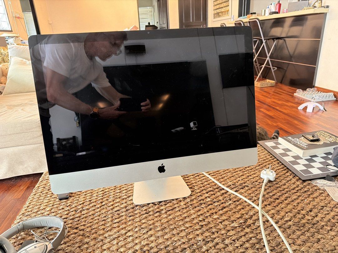 Apple iMac Desktop Computer 2011