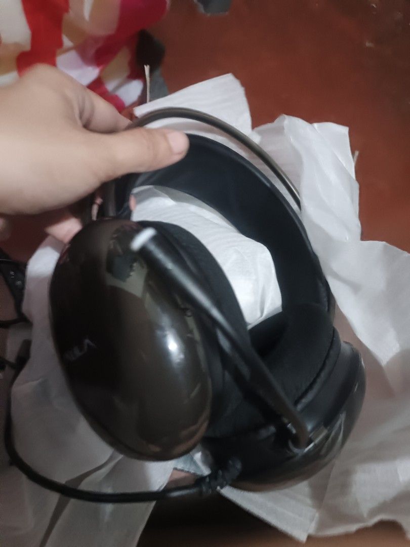 AULA MOUNTAIN S505 USB Gaming Headset with Mic (Category: Headphones & Headsets) located in Caloocan City. Submitted by dark_fenrir13 (Listing ID 1448545144, Image 2). Description: AULA S505 Gaming Headset used but not abused. - Built-in Microphone - USB Connection - Cool RGB Lighting on Earcups - Inline Volume and Mute Control - Ideal for Gaming Sessions - Comes with Original Box and User Manual mesh type ung sa ears at hindi faux leather para h