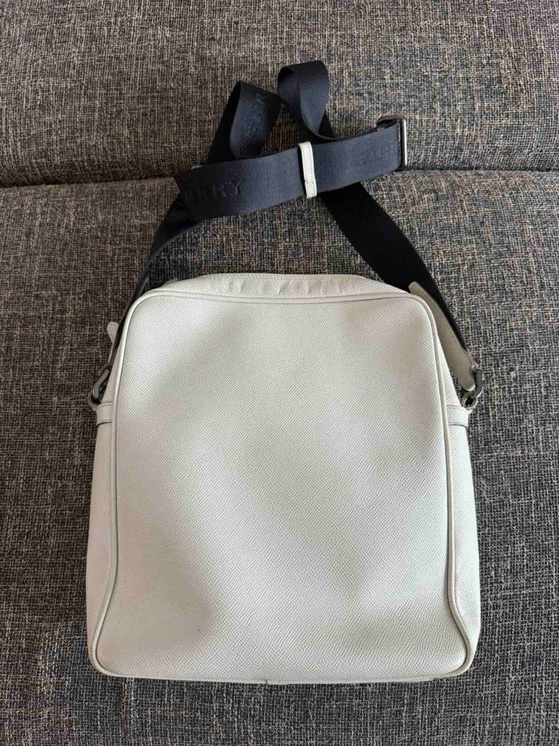Authentic Burberry Shoulder Bag (Unisex) - Off-white (Category: Luxury Bags & Wallets) located in Mandaluyong City. Submitted by david03300816 (Listing ID 1448548594, Image 2). Description: Selling my pre-loved authentic Burberry Shoulder Bag. Condition: 7/10-8/10 Well-maintained. Used with care. Please refer to the photos for the actual condition. Details: Color: Off-white/Cream Style: Shoulder Bag (Unisex) Authenticity: 100% Authentic (Purchase