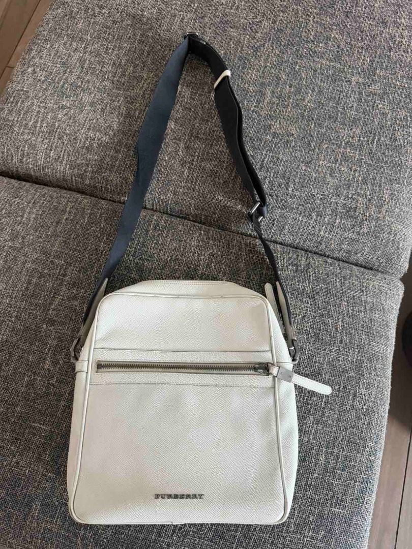 Authentic Burberry Shoulder Bag (Unisex) - Off-white (Category: Luxury Bags & Wallets) located in Mandaluyong City. Submitted by david03300816 (Listing ID 1448548594, Image 1). Description: Selling my pre-loved authentic Burberry Shoulder Bag. Condition: 7/10-8/10 Well-maintained. Used with care. Please refer to the photos for the actual condition. Details: Color: Off-white/Cream Style: Shoulder Bag (Unisex) Authenticity: 100% Authentic (Purchase