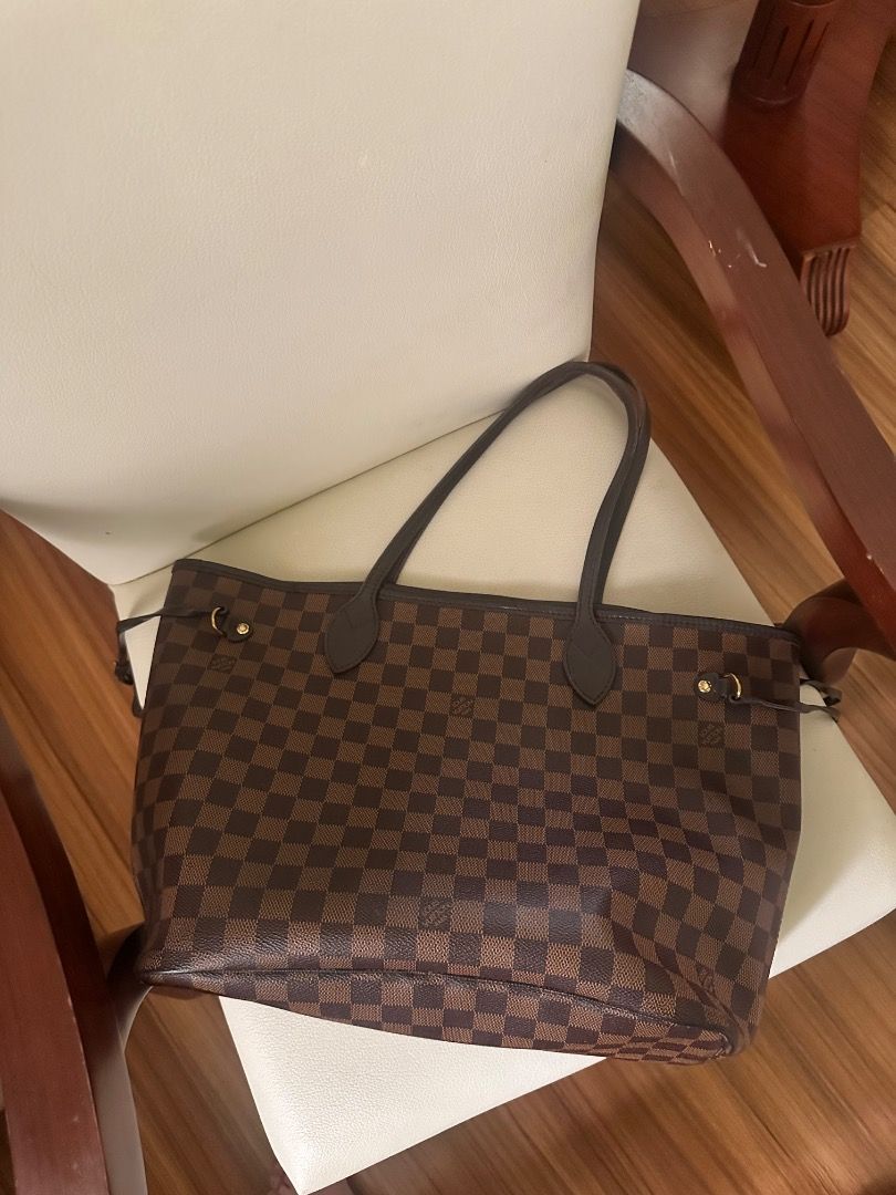 Authentic Louis Vuitton Damier Ebene Neverfull (Medium) (Category: Luxury Bags & Wallets) located in Manila. Submitted by coolgirlcloset (Listing ID 1448546861, Image 1). Description: Authentic Louis Vuitton Damier Ebene Neverfull (Medium) | Lightly Used | Price is negotiable - Comes with box, dustbag, and paperbag!.