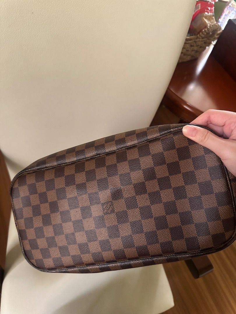 Authentic Louis Vuitton Damier Ebene Neverfull (Medium) (Category: Luxury Bags & Wallets) located in Manila. Submitted by coolgirlcloset (Listing ID 1448546861, Image 2). Description: Authentic Louis Vuitton Damier Ebene Neverfull (Medium) | Lightly Used | Price is negotiable - Comes with box, dustbag, and paperbag!.