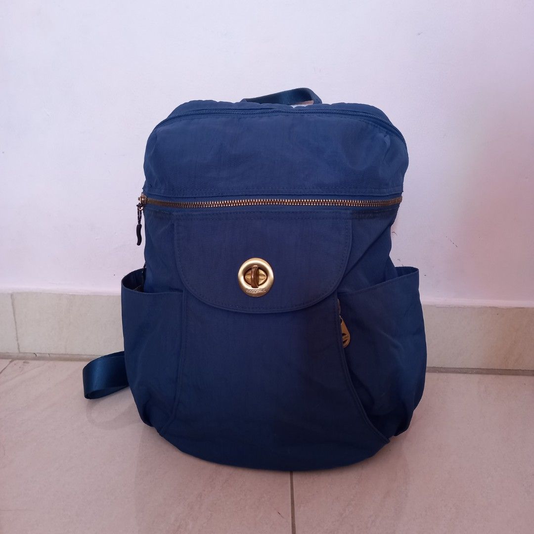 Baggallini backpack (Kategori: Tas & Dompet Wanita) berada di Tasikmalaya. Dikirim oleh sagalateelas (ID iklan 1448513587, Gambar 3). Deskripsi: Baggallini backpack / ransel warna biru pemakaian wajar minus 2 tarikan zipper pengganti, cek di pict warna masih ok video detail bisa chat wa yaa 081996546496 Terimakasih.