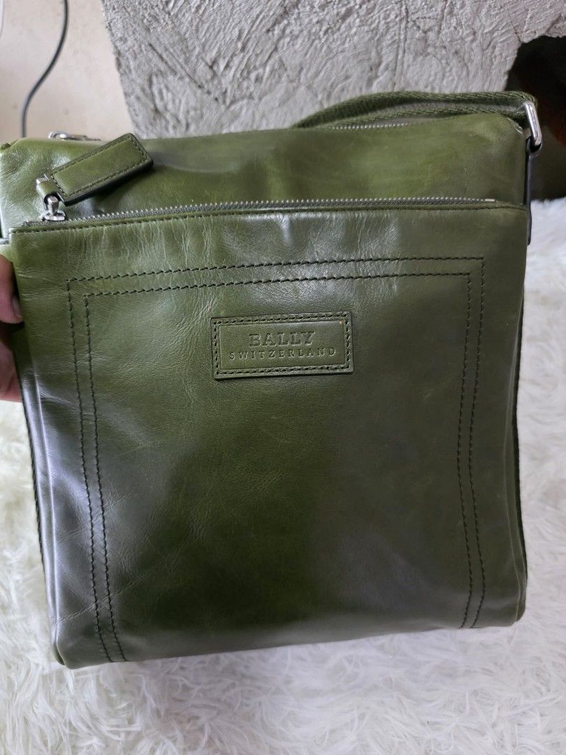 Bally Green Leather Crossbody Bag (Category: Cross-body Bags) located in Batangas. Submitted by venus232nd (Listing ID 1448600934, Image 1). Description: - Authentic Bally green leather crossbody bag - Features signature Bally stripe detail - Main compartment with front zip pocket - Clean interior, perfect for everyday essentials - Compact yet spacious for your daily needs.
