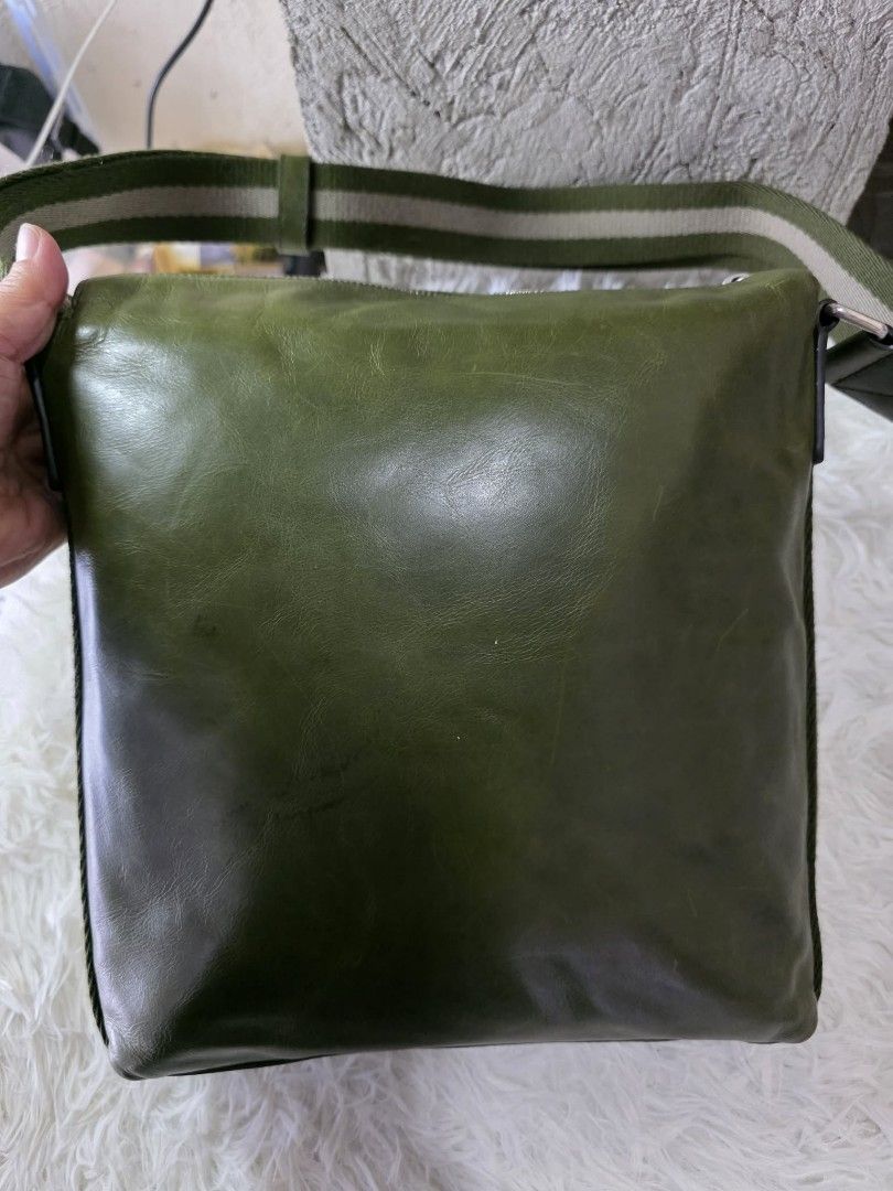 Bally Green Leather Crossbody Bag (Category: Cross-body Bags) located in Batangas. Submitted by venus232nd (Listing ID 1448600934, Image 3). Description: - Authentic Bally green leather crossbody bag - Features signature Bally stripe detail - Main compartment with front zip pocket - Clean interior, perfect for everyday essentials - Compact yet spacious for your daily needs.