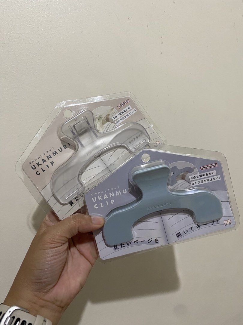 Bandai Ukanmuri Clip Book Holder (bundle) (Category: Stationery & School Supplies) located in Manila. Submitted by k0pimonster (Listing ID 1448654742, Image 1). Description: - Set of 2 Ukanmuri clips from Bandai - Includes one clear clip and one light blue clip - Ideal for holding books open while reading or cooking - Prevents pages from flipping unexpectedly - Simple and easy to use.