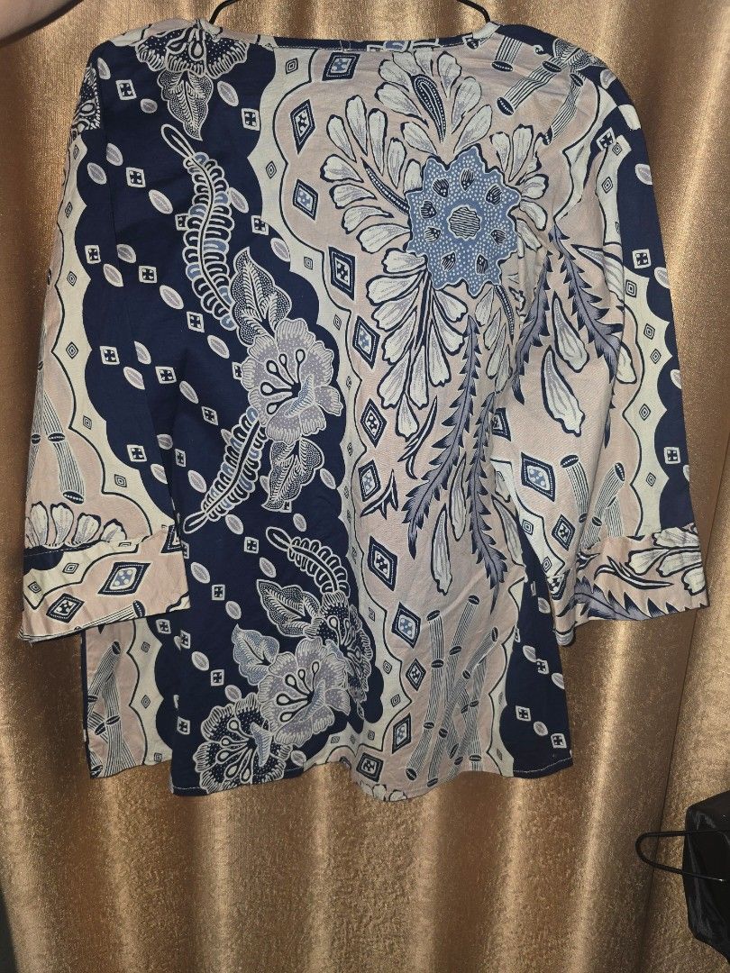 BATIK BIRU BIGSIZE UKURAN 3L (Kategori: Atasan) berada di Jakarta Pusat. Dikirim oleh nettagrace (ID iklan 1448563335, Gambar 2). Deskripsi: Blouse Batik ya, pernah dipakai 1x aja untuk foto, bigsize gitu Ukurannya 3L bisa oren, tapi tambah admin 12% ya chat aja dulu buat tanya-tanya dan offer harga.