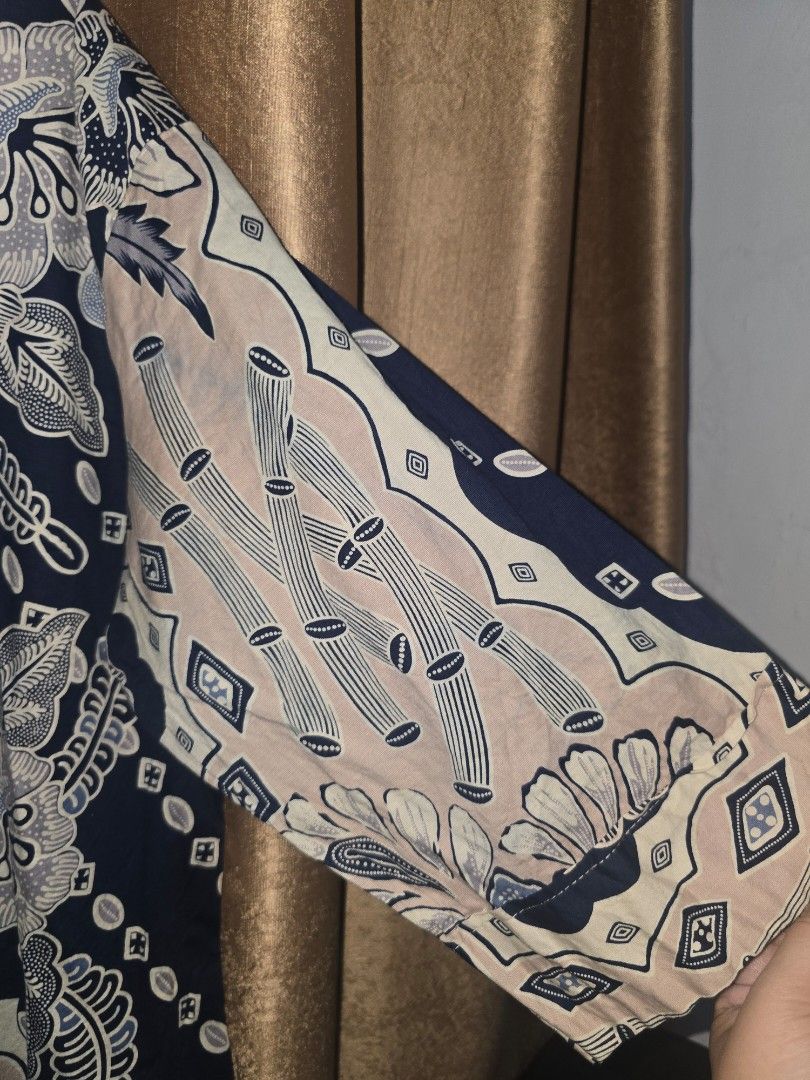 BATIK BIRU BIGSIZE UKURAN 3L (Kategori: Atasan) berada di Jakarta Pusat. Dikirim oleh nettagrace (ID iklan 1448563335, Gambar 3). Deskripsi: Blouse Batik ya, pernah dipakai 1x aja untuk foto, bigsize gitu Ukurannya 3L bisa oren, tapi tambah admin 12% ya chat aja dulu buat tanya-tanya dan offer harga.