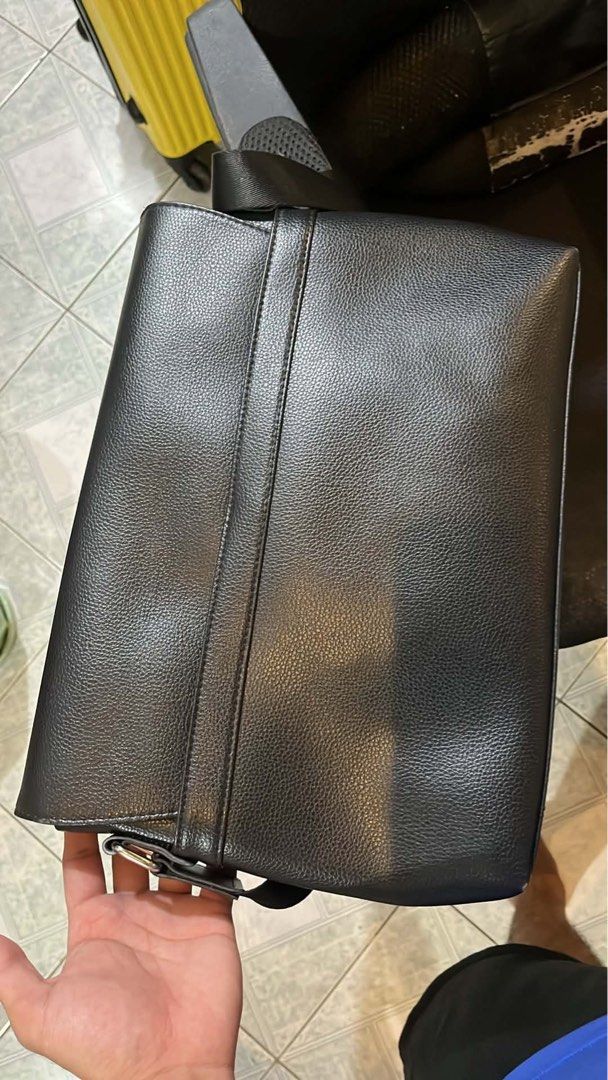 Black Leather sling bag for Men (Category: Luxury Bags & Wallets) located in Quezon City. Submitted by ajroxas7 (Listing ID 1448502992, Image 2). Description: For Sale Hindi na nagagamit, no issue Bagong-bago pa Kasya ang 13inch na iPad Loc: Novaliches, QC.