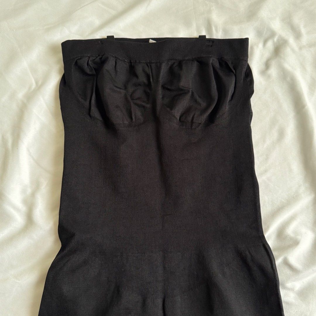 Black Seamless Strapless Shapewear Bodysuit (Category: Activewear) located in Santa Rosa. Submitted by ceyllective (Listing ID 1448585997, Image 2). Description: .