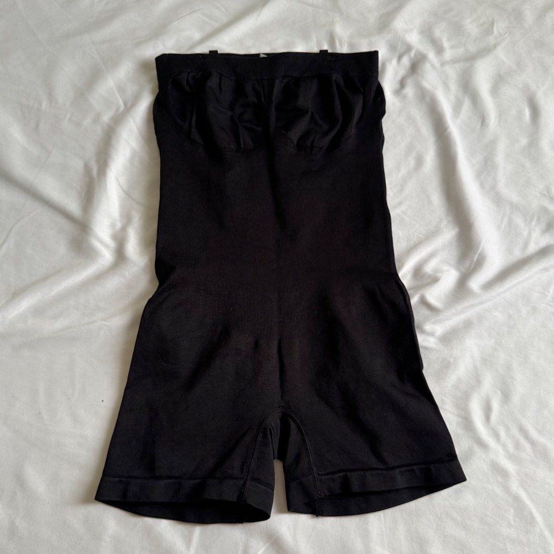 Black Seamless Strapless Shapewear Bodysuit (Category: Activewear) located in Santa Rosa. Submitted by ceyllective (Listing ID 1448585997, Image 1). Description: .