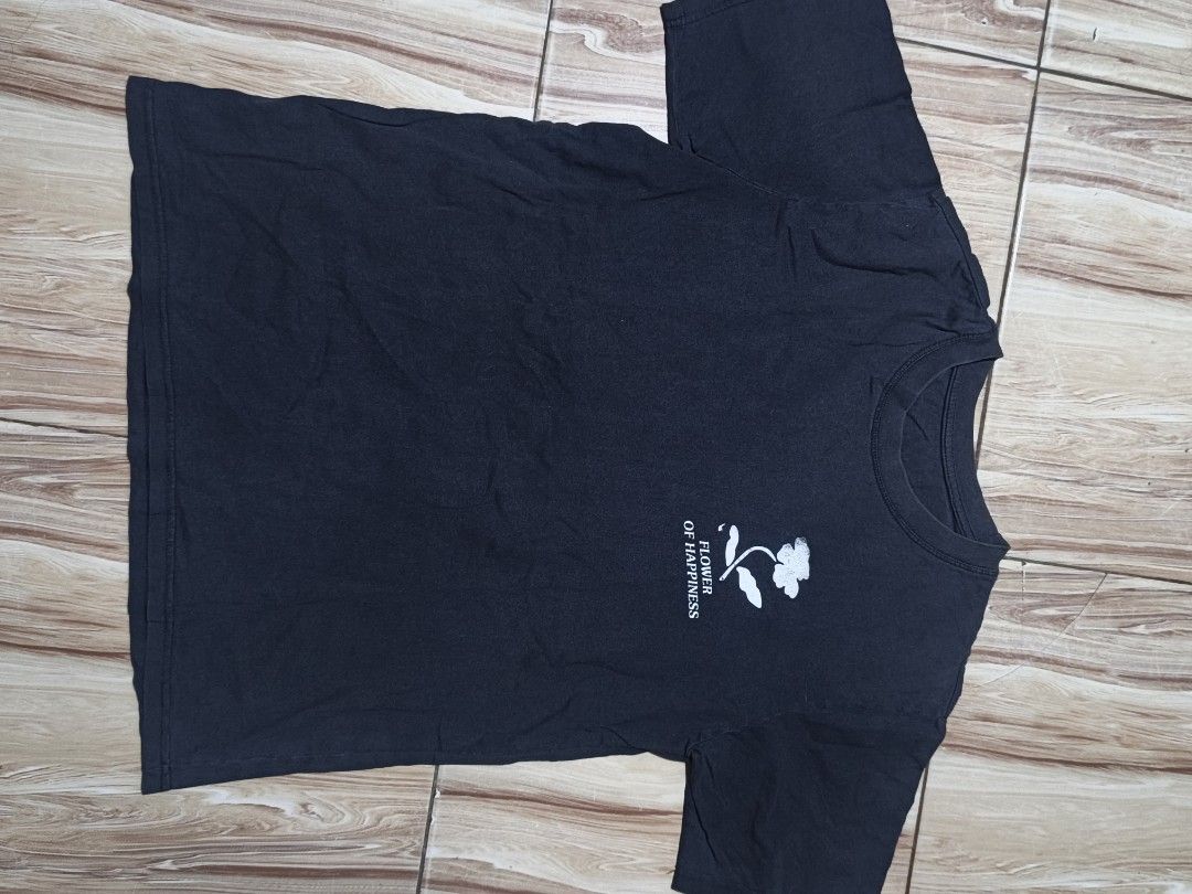 black Tee's aspack (Category: Tshirts & Polo Shirts ) located in Agoo. Submitted by sourceph (Listing ID 1448490265, Image 3). Description: two shirts for 200.