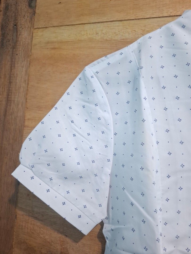 Blouse (Kategori: Atasan) berada di Jakarta Barat. Dikirim oleh liliyulie (ID iklan 1448643686, Gambar 3). Deskripsi: blouse ld : 92 cm panjang : 61 cm mulus no minus, harga nett, bisa co di oyen 🙌💫.