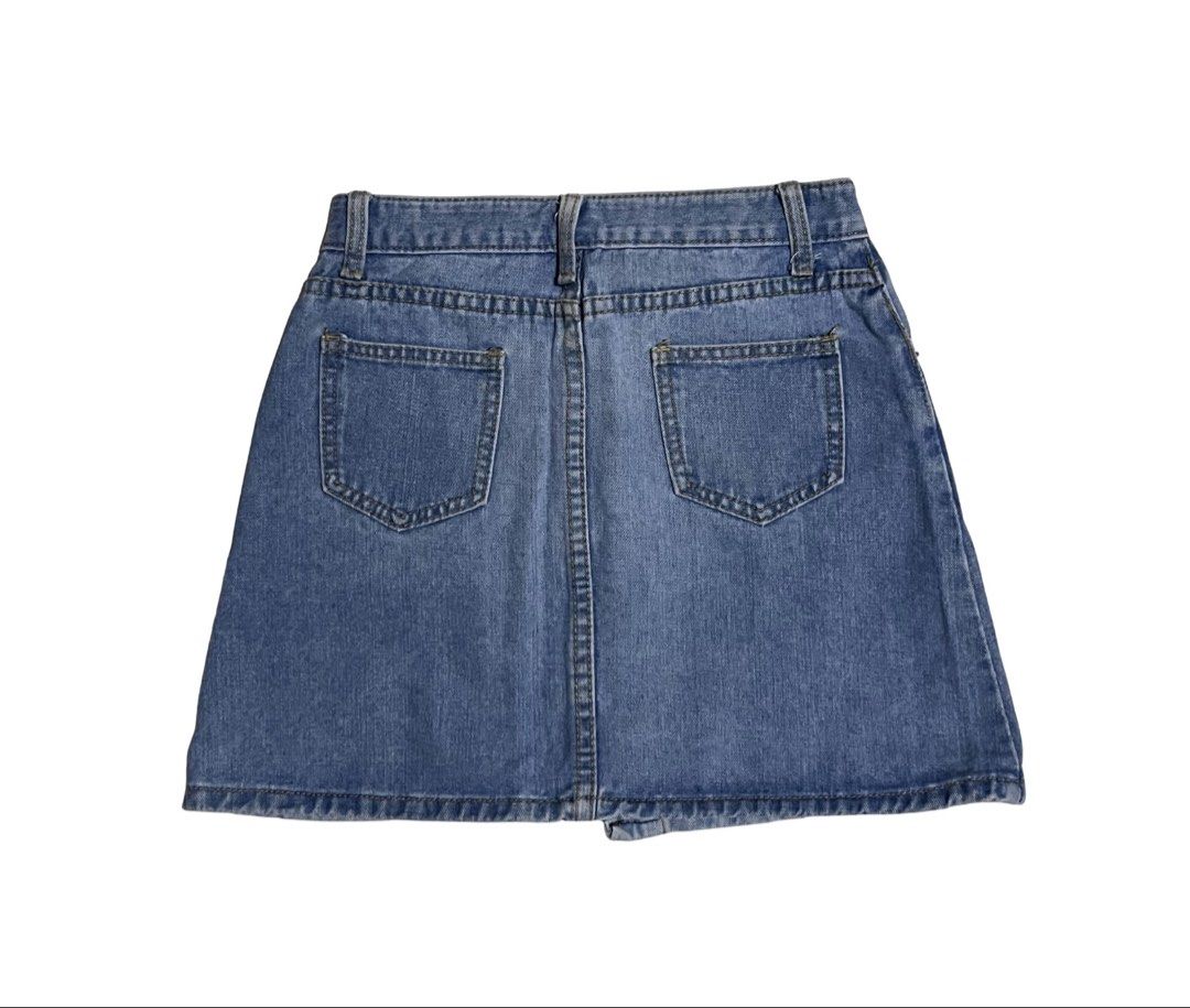 Blue Button-Front Denim Mini Skirt (Category: Skirts) located in Iriga City. Submitted by _prelovedbymaris (Listing ID 1448652070, Image 2). Description: - Waistline: 27 inches - Length: 15 inches - Classic blue denim mini skirt - Full button-front closure - Two functional back pockets .