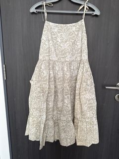 (Category: ) located in . Submitted by jeannes.closet (Listing ID 1448583745, Image 1). Description: .
