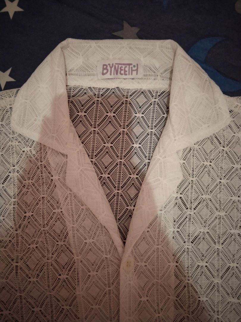 ByNeeth - Kemeja Brukat Putih Lengan Panjang (Kategori: Atasan) berada di Sidoarjo. Dikirim oleh wearby.tish (ID iklan 1448553858, Gambar 2). Deskripsi: ld: 114 pb: 75 pl: 60 cakepp banget 🫶🏻 dijual karna mau kosongin lemari.